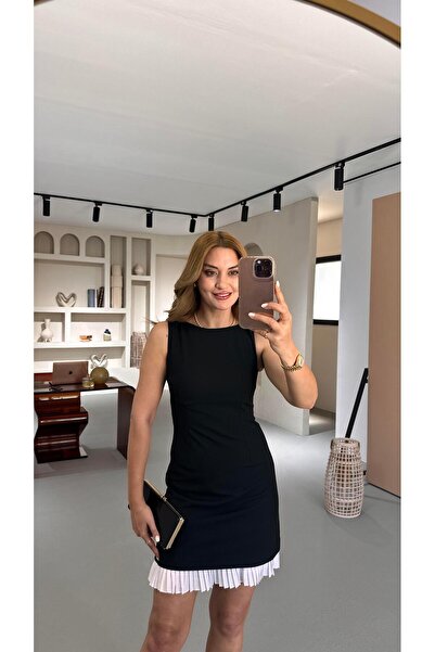 Sezgi Tekin Чорна сукня зі складками на подолі