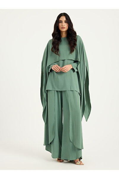 Store Wf Green 2-Piece Set with Cape Detail