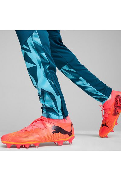 Puma حذاء كرة قدم رجالي FUTURE 7 MATCH FG/AG مزود بمسامير تثبيت - وردي
