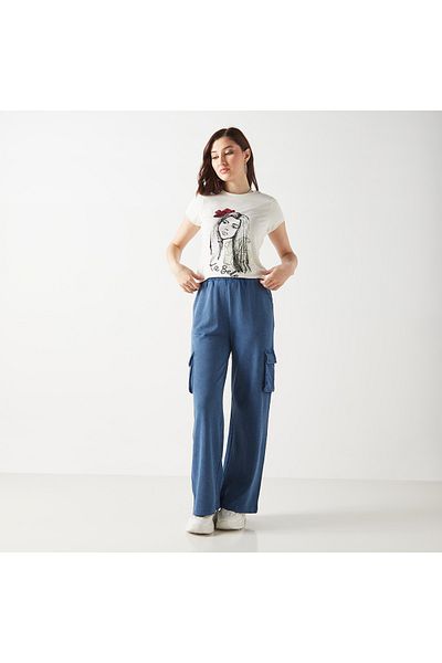 FAV Slogan Print Crew Neck T-shirt with Short Sleeves