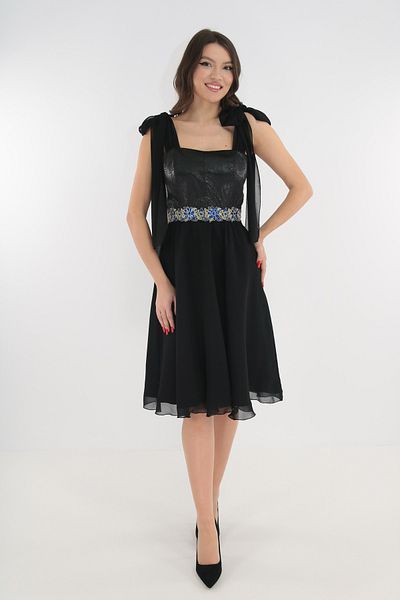 Vanessa Line RO Elegant cloche dress with blue embroidery