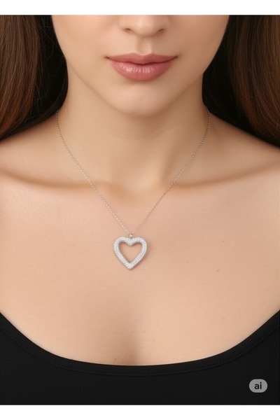 HARİNA قلادة قلب فضية من الزركون للسيدات