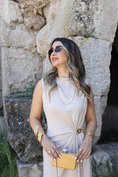 bytugcekaya Φόρεμα με μηδενικό μανίκι με μπεζ ντραπέ χρυσή πόρπη