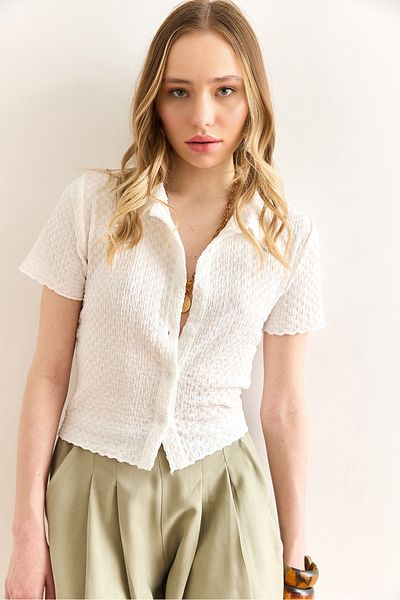 Olalook Weißes, strukturiertes, kurzärmliges Slim-Fit-Hemd für Damen GML-19001351