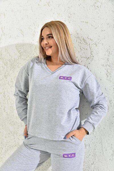 MOVİMENT بلوزة رمادية بطباعة رقبة على شكل حرف V