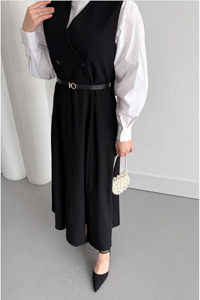 Molly Nelly Women's Very Stylish Buttoned Long Black Gilet