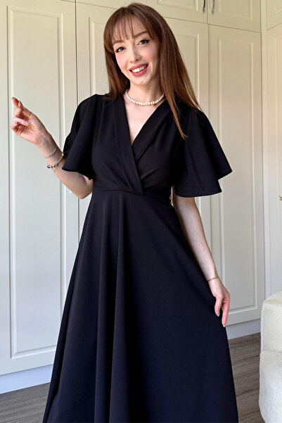 Dilay Gökoğlu Butik Siyah Kruvaze Yaka Kolları Volanlı Midi Elbise