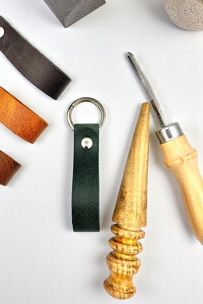 pepuza Genuine Leather Root Series Keychain Green