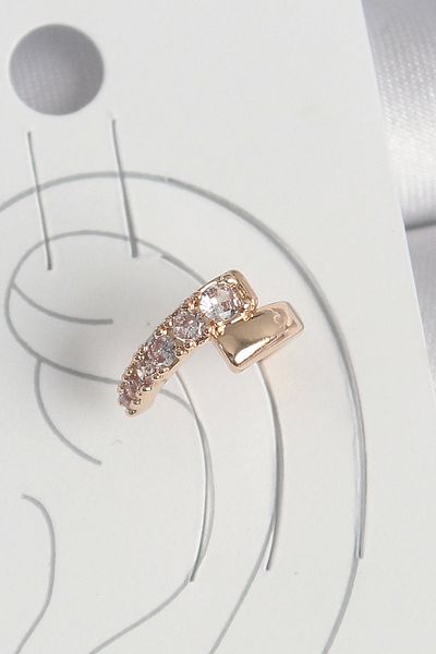 Store أقراط نسائية من حجر الزركون الذهبي اللون من النحاس