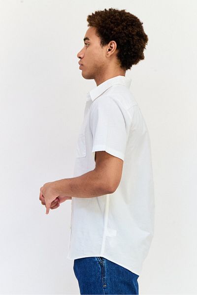 GAP Men Standard Fit Short Sleeve Solid Casual Shirt, White