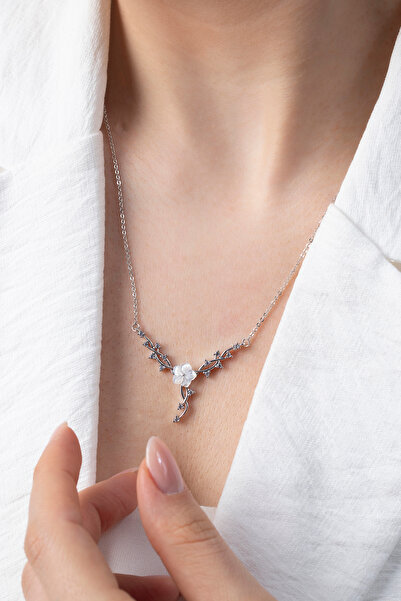 Elika Silver Women's Magnolia Flower Model Ivy Necklace