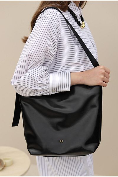 HEQA حقيبة جلدية سوداء
