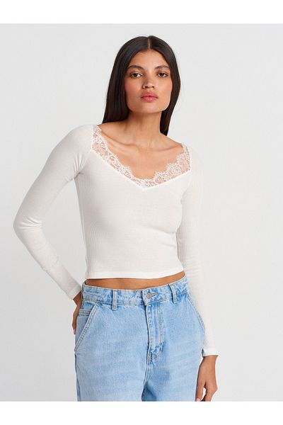 Dilvin 31782 Lace Trim Long Sleeve Top-Ecru