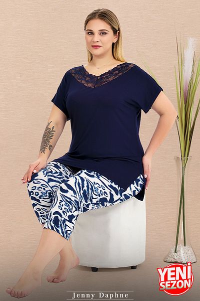 Jenny Daphne Large Size Floral Patterned Bottom Lace Collar Short Sleeve Capri Pajamas Set 10734