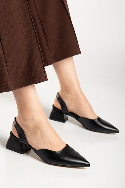 AYENDE MODA Blush Black Matte Leather Pointed Toe Short Block Heeled Women's Shoes