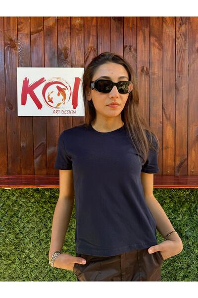 Butik النموذج الصلب الأساسي غير المطبوع / تي شيرت نسائي باللون الأزرق الداكن