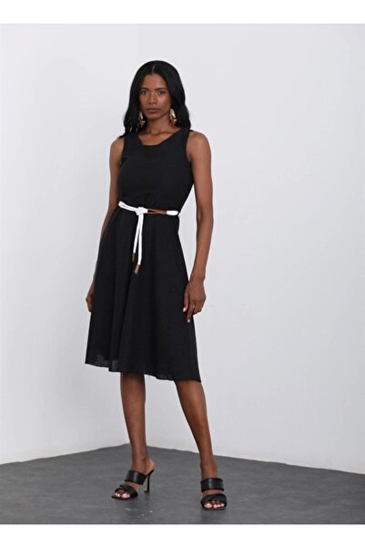 BEBE PLUS Γυναικείο φόρεμα με αμάνικο κορδόνι με λαιμόκοψη