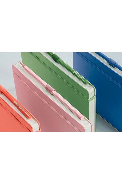 Leuchtturm1917 Leuchttrum 1917 غطاء صلب متوسط ​​(A5)، 251 صفحة مرقمة منقطة، منفذ دفتر ملاحظات أحمر 359695