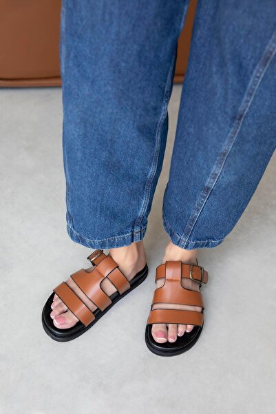 STRASWANS Toff Women's Buckle Detail Daily Comfort Slippers Brown