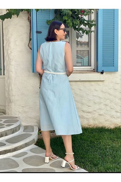 BEBE PLUS Rochie de damă cu decolteu rotund, fără mâneci, cu cordon