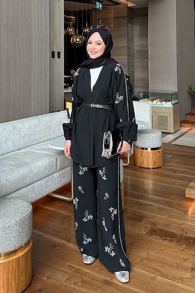 LOCCO Costum de damă cu centură brodată neagră