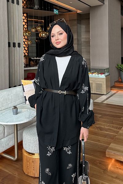 LOCCO Costum de damă cu centură brodată neagră