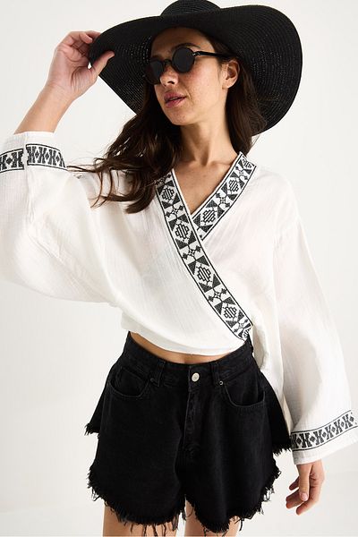 Bianco Lucci Bluză kimono din muselină cu mâneci evazate, brodate, cu șireturi, pentru femei 7014 60283386