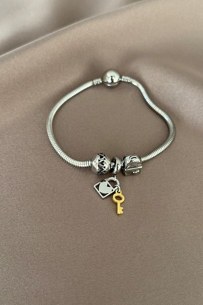 laria jewelry Bracelet with Lock Key Charm