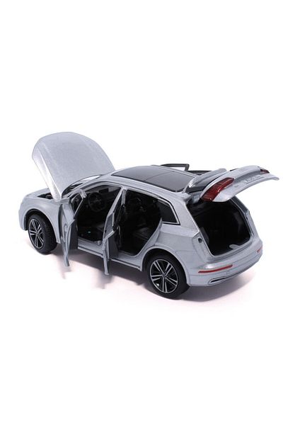 JPT Audi Q5 1/32 silver Tayumo model opens all doors, hood and trunk