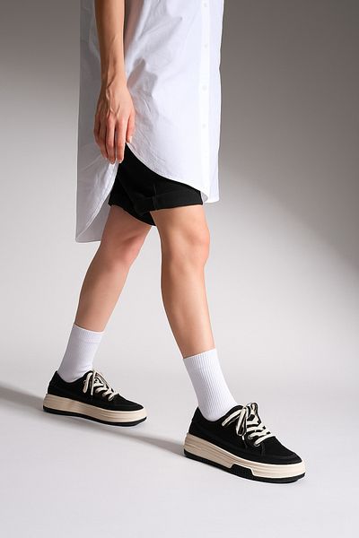 StWenn Μαύρο γυναικείο sneaker με ψηλή σόλα και κορδόνια - Kotnel