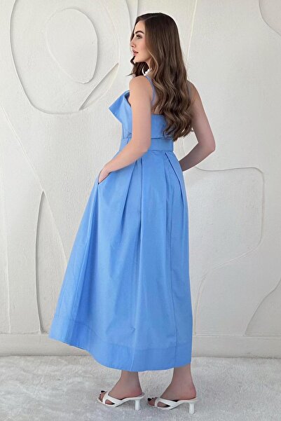 Elbee Fashion Woman Синя сукня з поясом і бретелями