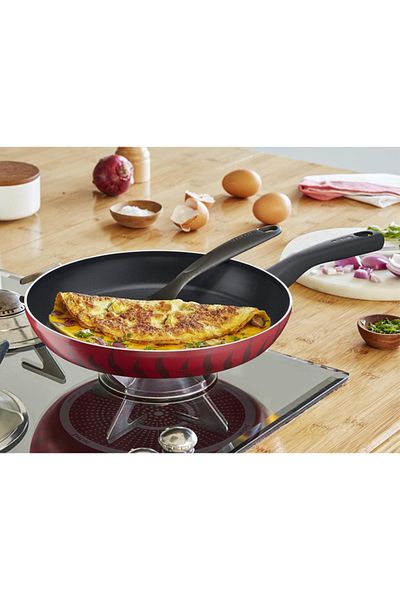 Cady One 26cm solid aluminum frying pan with a non-stick surface and a sturdy heat-insulated handle