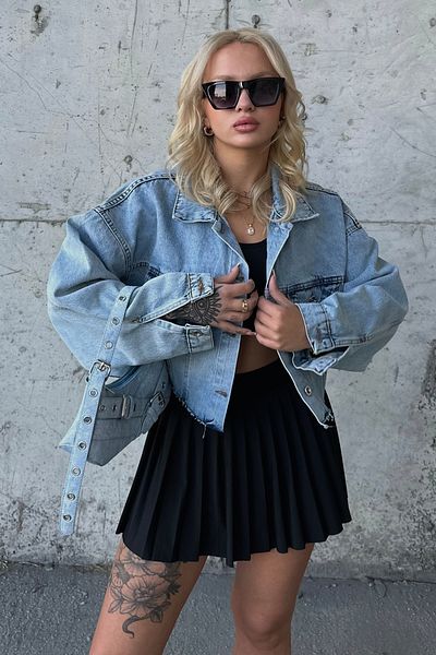 VAGGON Women's Blue Double Pocket Button Front Laser Cut Crop Jean Jacket V00026-A