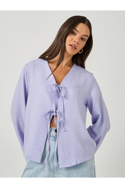 Styli بلوزة سادة من الكتان بفتحة رقبة على شكل حرف V مع تفاصيل ربطة عنق