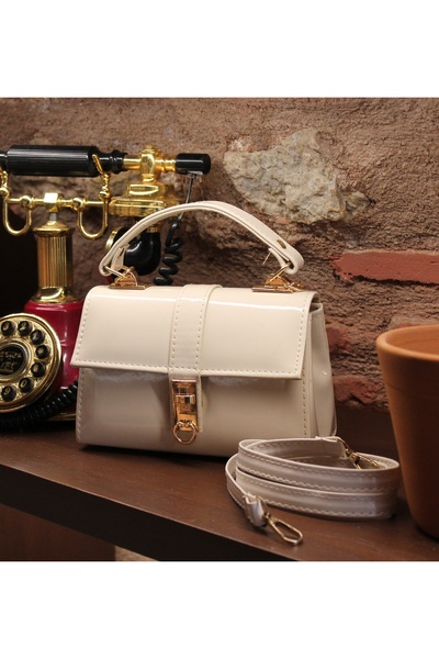 VALESCO Kadın Cupe Model Rugan Krem Renk Askılı Omuz Çantası