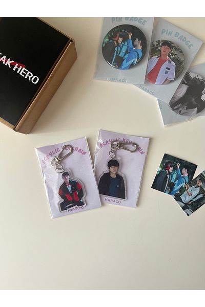 Hara Company Weak Hero K-Drama Yeon Si-Eun (Park Ji-Hoon) and Ahn Su-Ho (Choi Hyun-Wook) Set Badge with Keychain