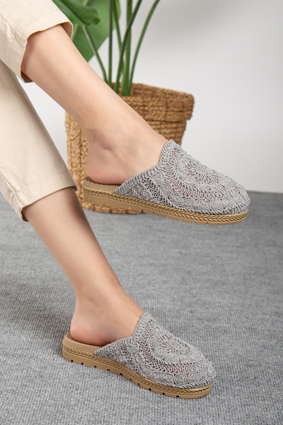 Jackers Women's Straw Sole Braided Closed Front Slippers