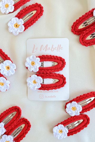Le Mabelle Red Knitted Flower 2-Piece Buckle Set