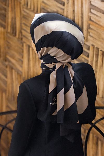 Vissona Πολυτελές Medina Silk ριγέ μοτίβο μαύρο - μπεζ χρώμα 75x195 Ανθεκτικό σάλι Moss Crepe Τύπος ραφής Ιταλία