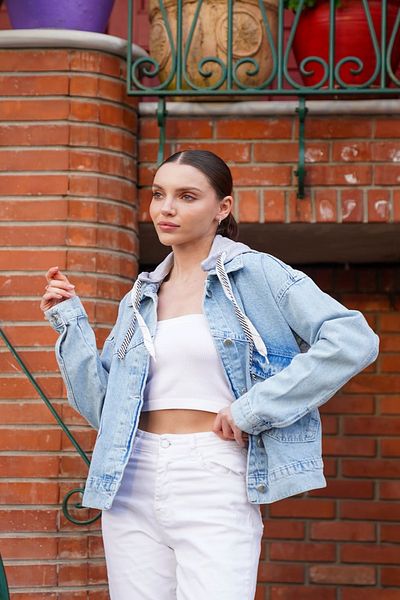 butiksinope ASt 898 Jachetă de blugi oversize pentru femei, cu detaliu de buzunar cu glugă, albastru