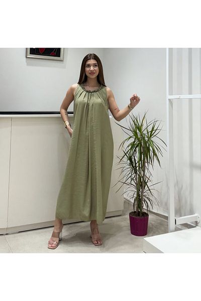 Şamdan Μακρύ φόρεμα με λεπτομέρεια με λαιμόκοψη