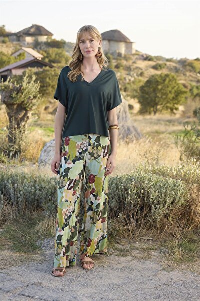 MONAMİSE طقم علوي وسفلي بنقشة الزهور والأوراق