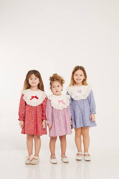 2kids2mom Rochie de sărbători cu mânecă lungă, cu model de flori albastre, cu guler din dantelă