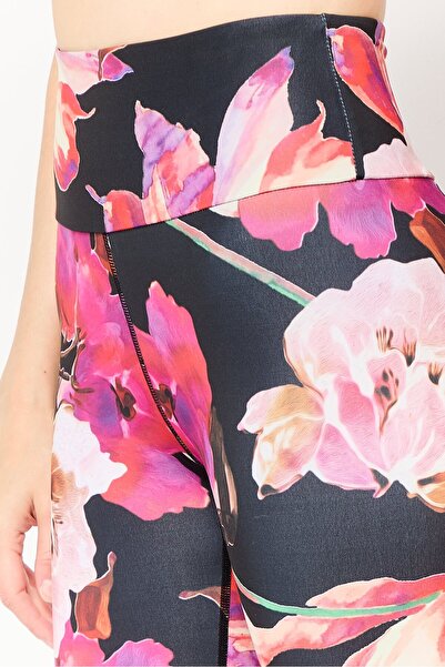 Guess Women Sportswear Fit Floral Print Outdoor Leggings Shorts, Multicolor