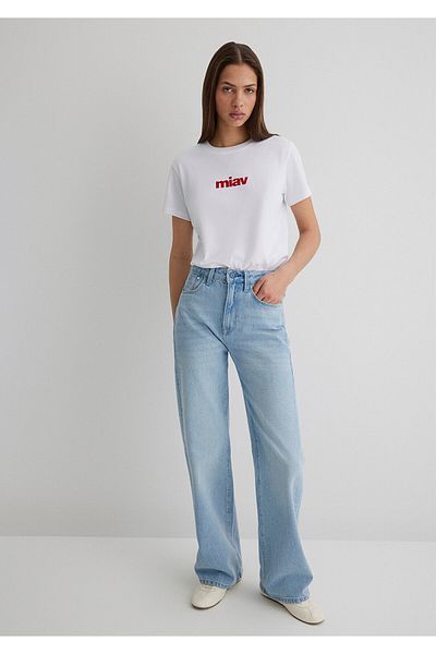 Mavi Weißes T-Shirt mit rotem Miav-Aufdruck, reguläre Passform / normaler Schnitt 1610622-86417