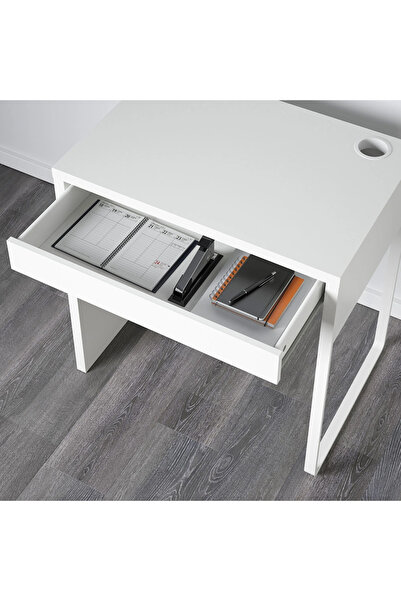 IKEA Beyaz Çalışma Masası Genişlik: 73 cm Derinlik: 50 cm Yükseklik: 75 cm