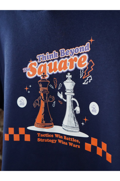 satranc365 Çocuk Lacivert Satranç Hoodie – Think Beyond the Square Tasarımı