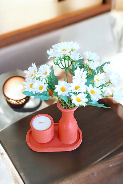 Milinza Daisy Themed Set of 3 Vase, Plate, Candle and Artificial Flowers (Including Flowers)
