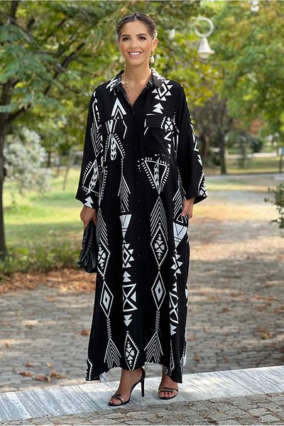 Nevin Kaya Moda Rochie cămașă neagră cu model etnic