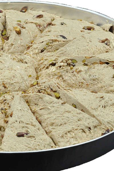 Kardeşler Şekerleme 4 kg Brothers Tahini Halva Tray with Pistachios